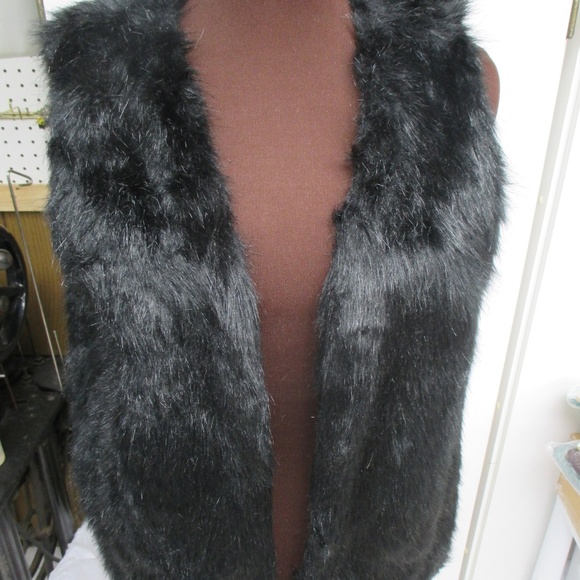Decree Jackets & Blazers - LAST REDUCTION!  NWT DECREE WMS LARGE FUR VEST